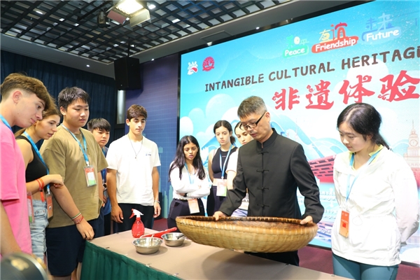 国际青少年友谊互动营携手海派中医,探索中医药非遗文化之旅(图6) 国际青少年友谊互动营携手海派中医,探索中医药非遗文化之旅(图6)