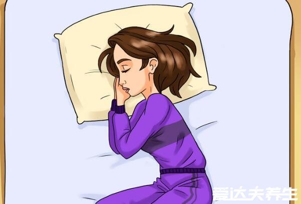 睡觉姿势不正确会导致什么 通过改变睡姿养体态的正确方法(图3) 正确的睡姿改善身体状态,24睡姿图反应不同性格